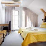 Estancja فندق مبيت وإفطار 4*